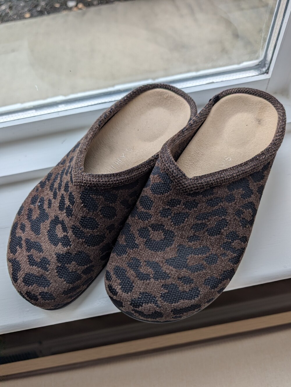 Rothy's The Casual Clog ReVelvet Cheetah Size 6